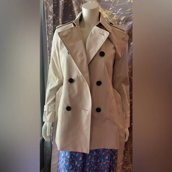 GORGEOUS Coach Short Trench, NWT, Porcelain, Size Medium - Picture 5 of 10
